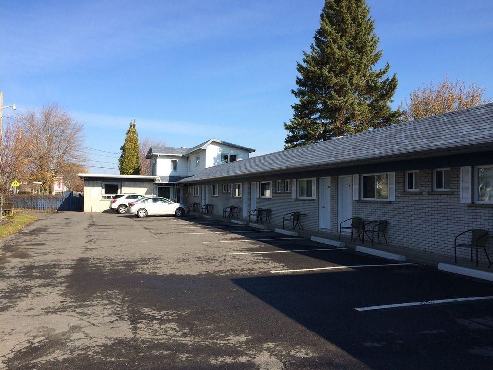 Motel Montgolfiere Jp Сен-Жан-сюр-Ришелье Экстерьер фото