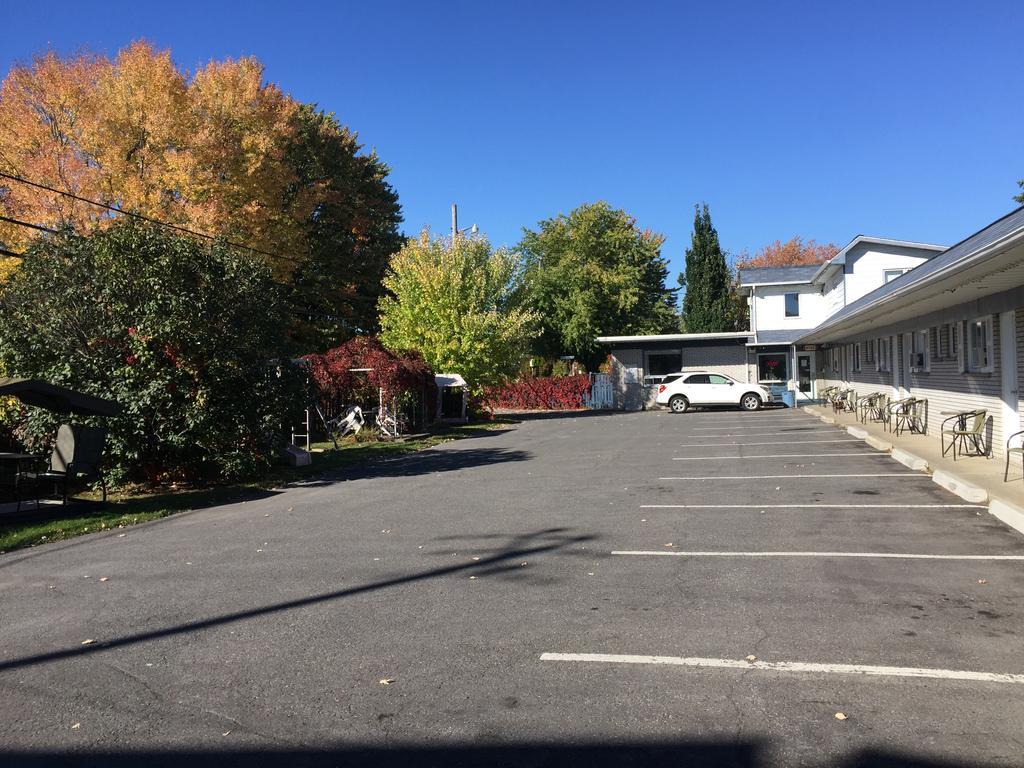 Motel Montgolfiere Jp Сен-Жан-сюр-Ришелье Экстерьер фото